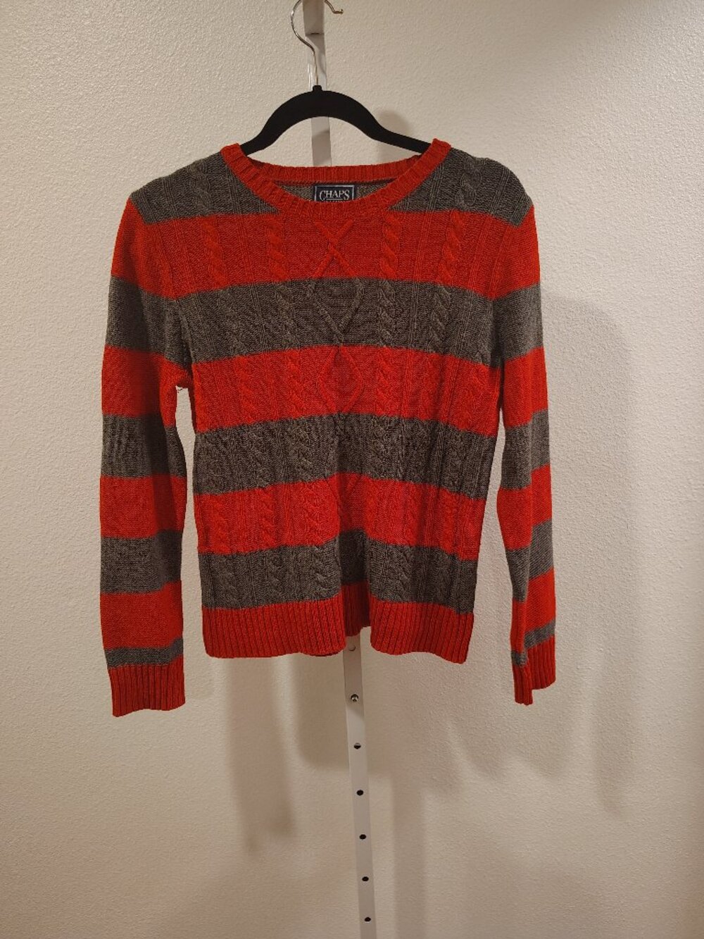 Chaps Women's Sweater Size Large Cable Knit Red Gray Striped Diamond Shape
